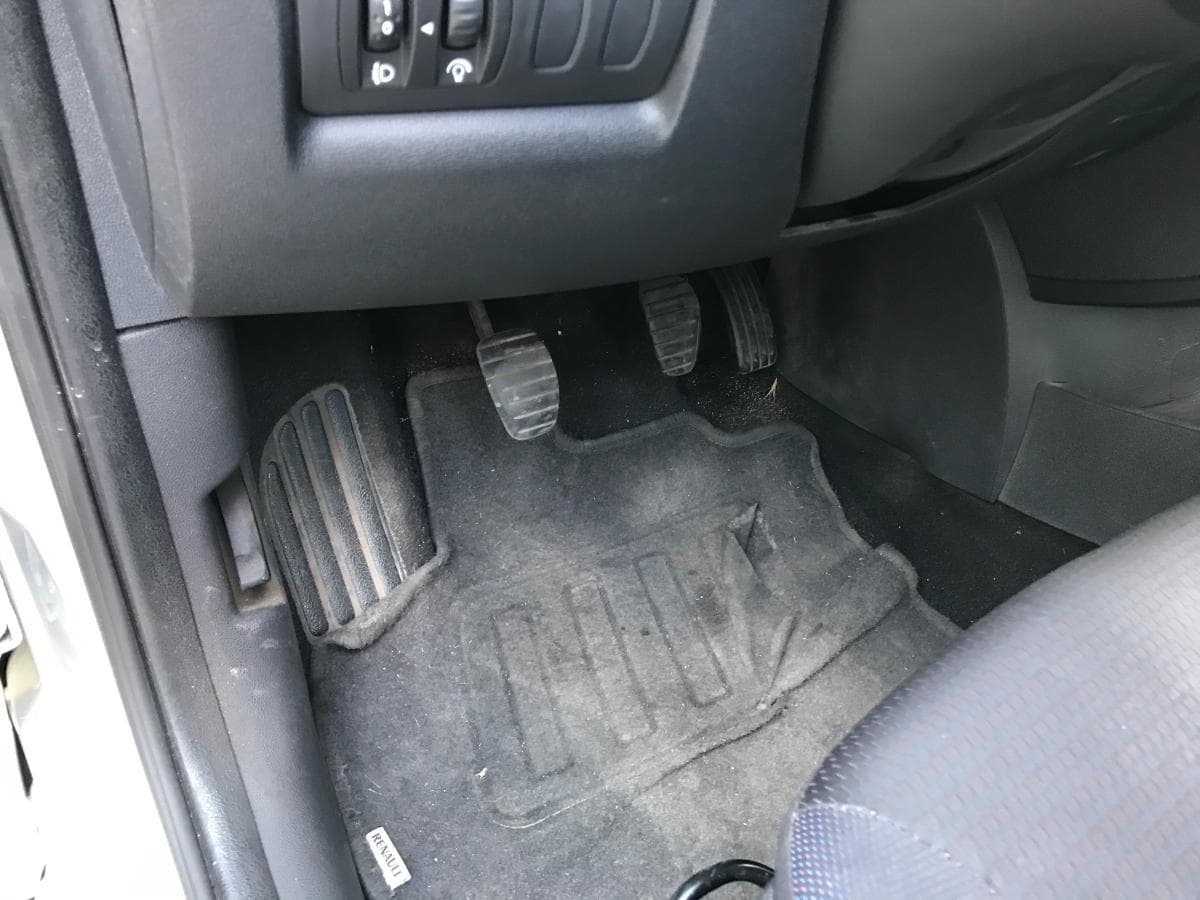 Renault Clio 1.5 DCI · Ano 2008 — image 12