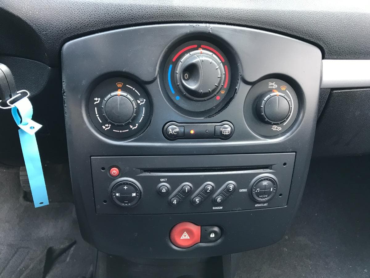 Renault Clio 1.5 DCI · Ano 2008 — image 14