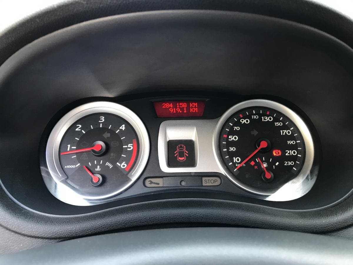 Renault Clio 1.5 DCI · Ano 2008 — image 15