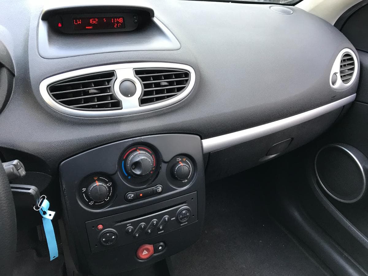 Renault Clio 1.5 DCI · Ano 2008 — image 18