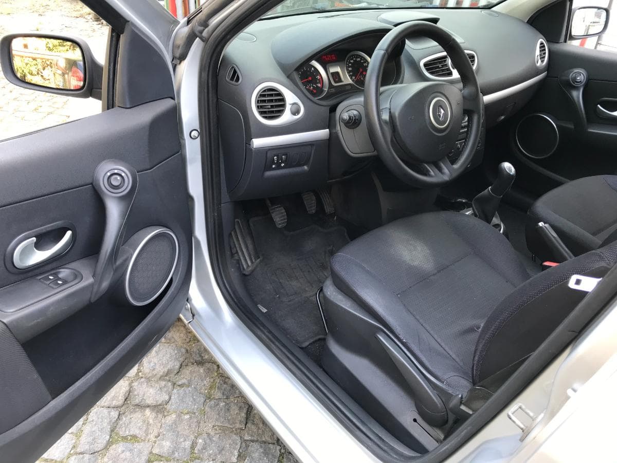 Renault Clio 1.5 DCI · Ano 2008 — image 11