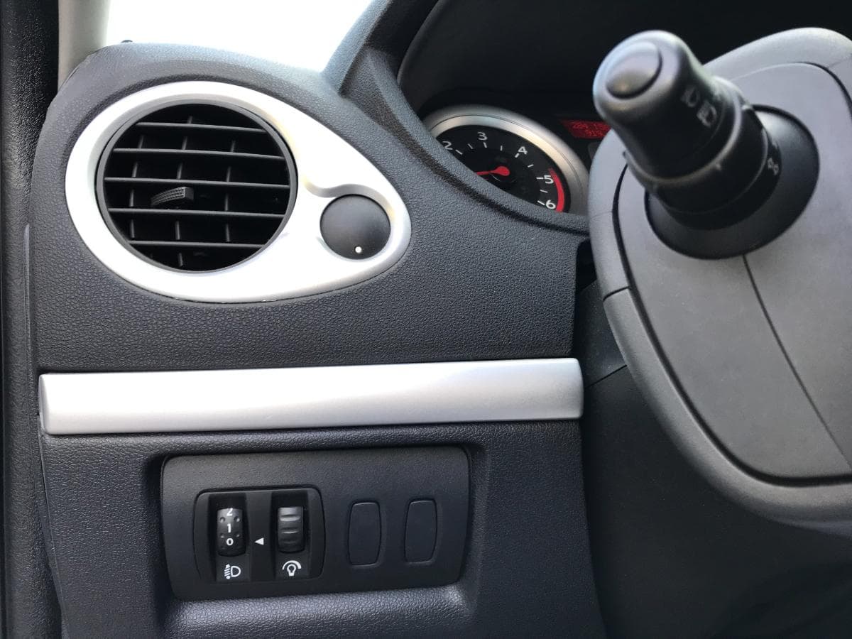 Renault Clio 1.5 DCI · Ano 2008 — image 19