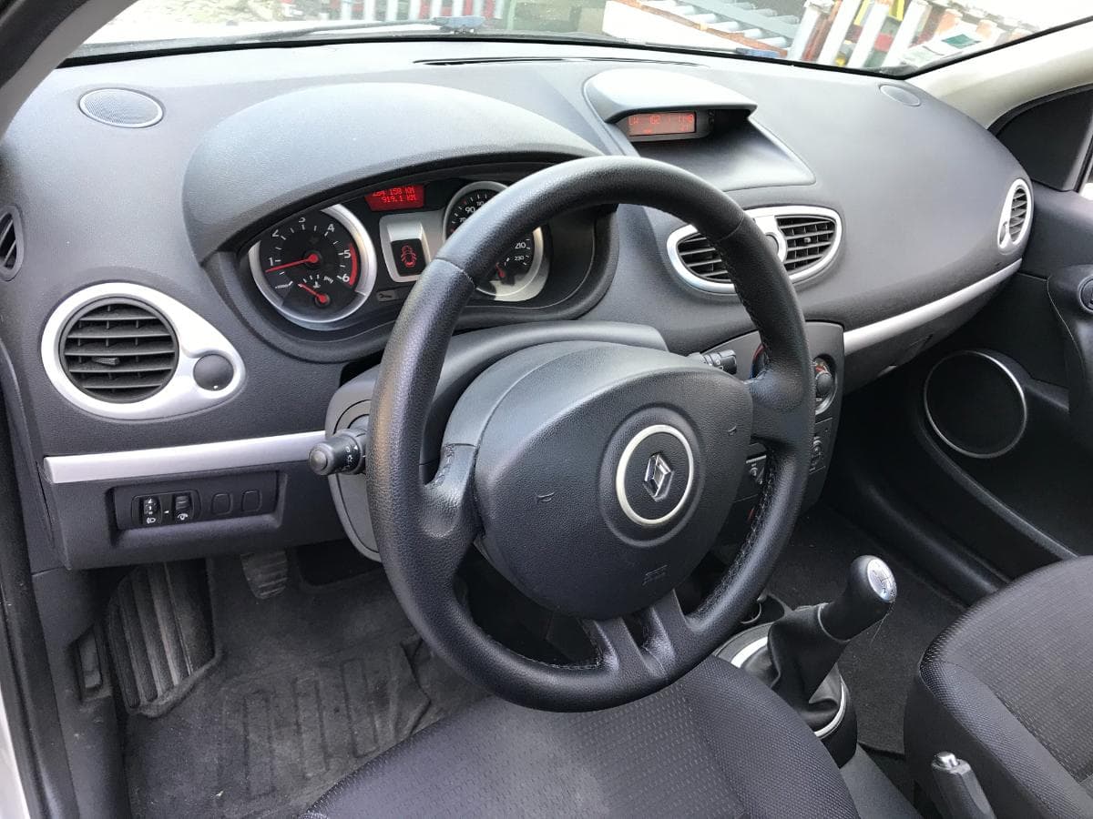 Renault Clio 1.5 DCI · Ano 2008 — image 20