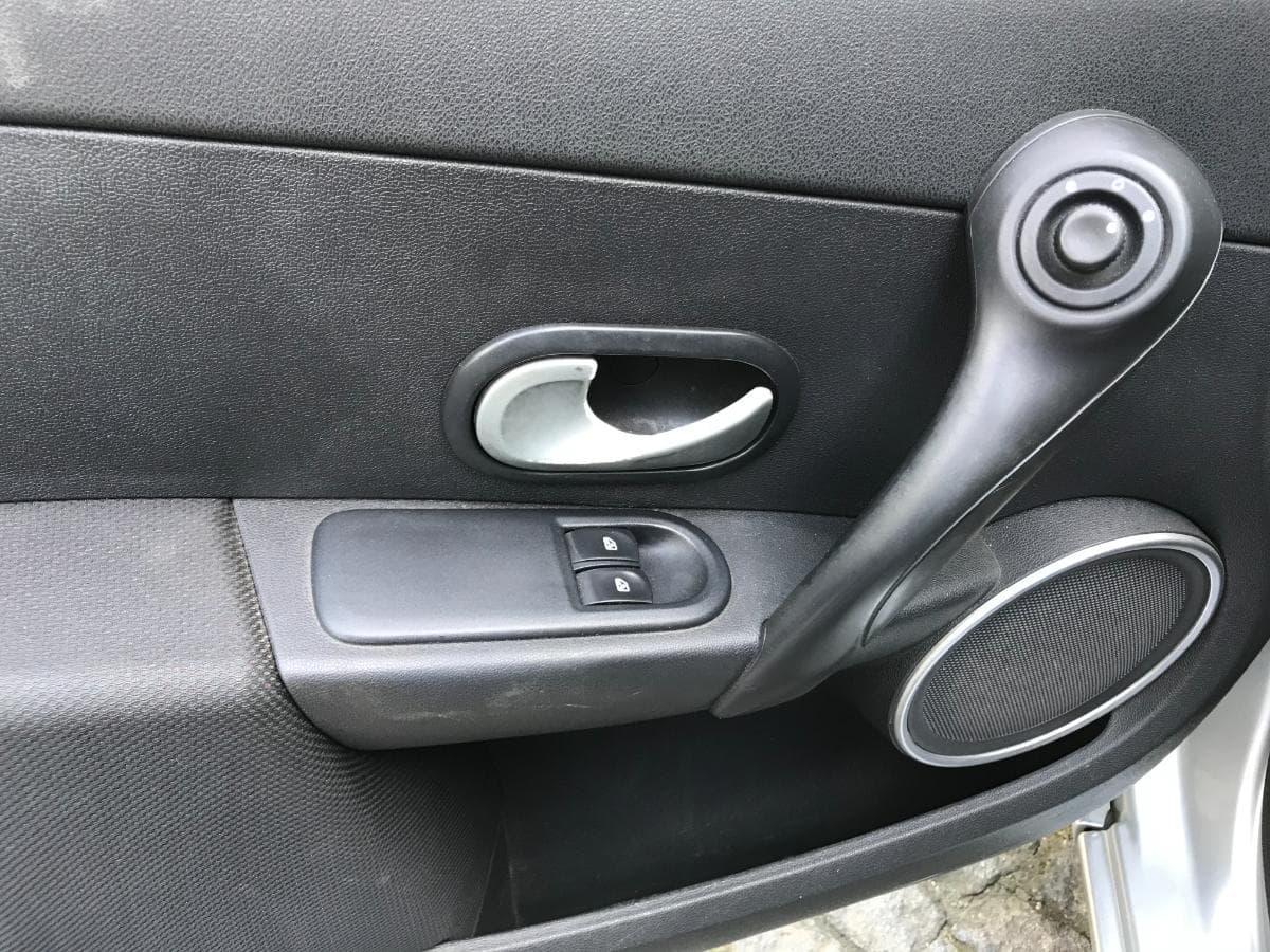Renault Clio 1.5 DCI · Ano 2008 — image 22
