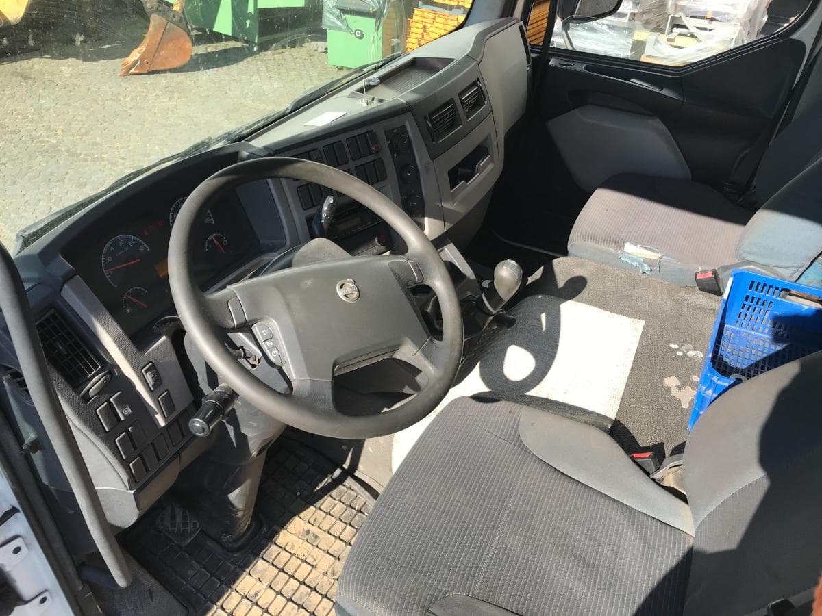 Volvo FL 280 · 18 Toneladas · Ano 2007 — image 13