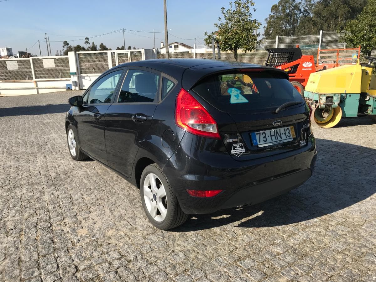 Ford Fiesta 1.4 TDCI · Ano 2009 — imagen 4