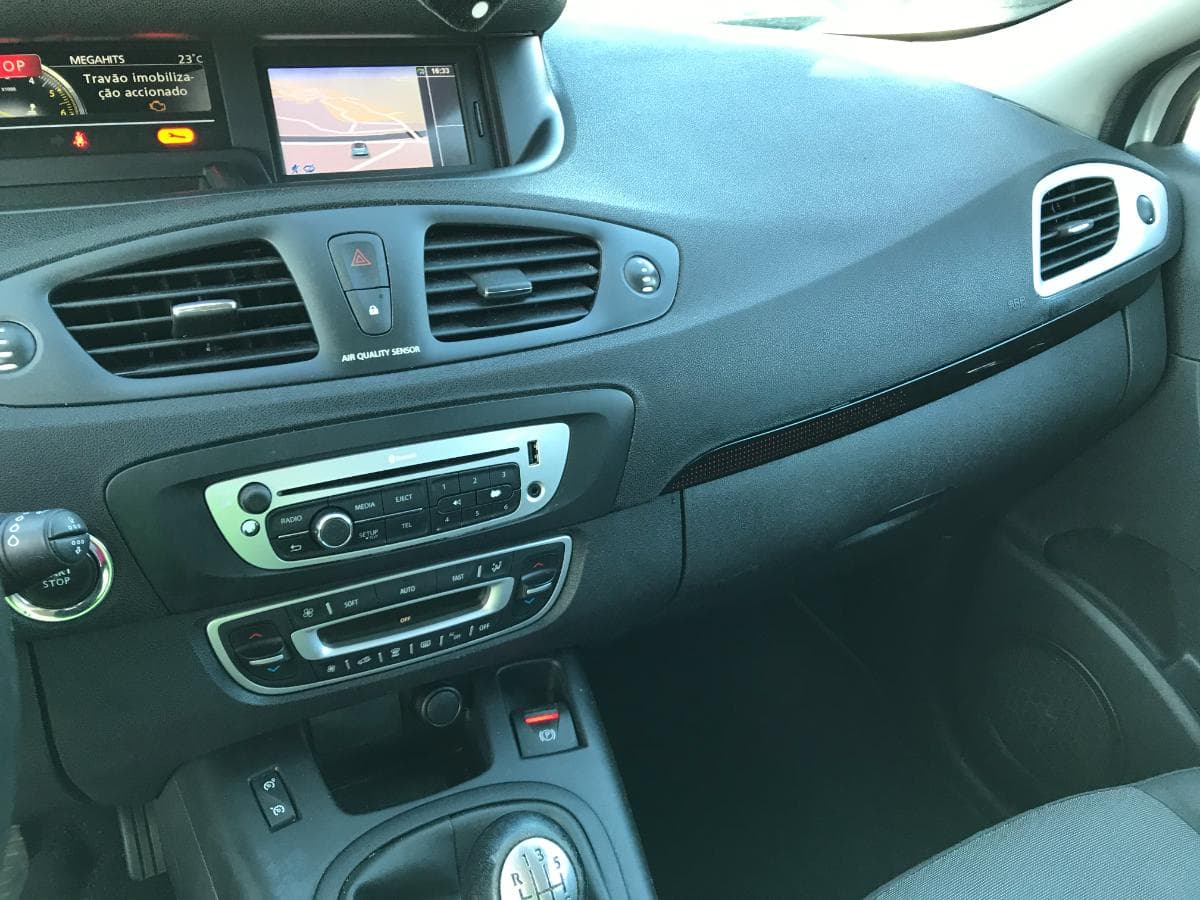 Renault Grand Scénic 1.6 DCI · Ano 2012 — imagem 31