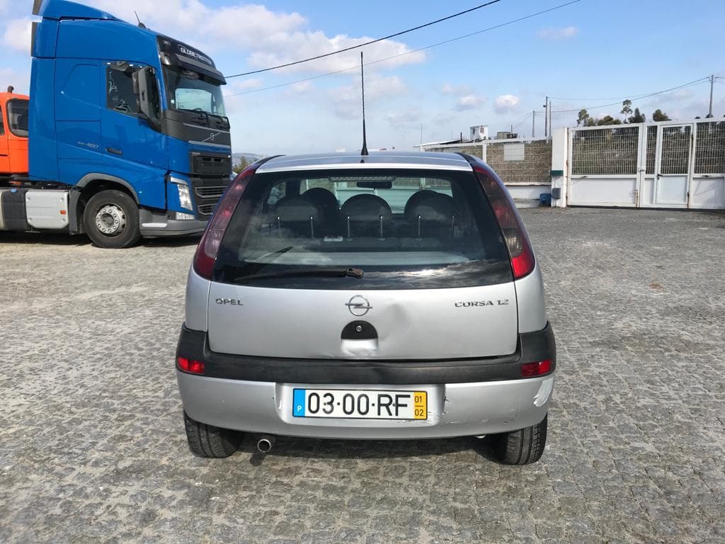 Opel Corsa C 1.2 · Ano 2001 — image 5