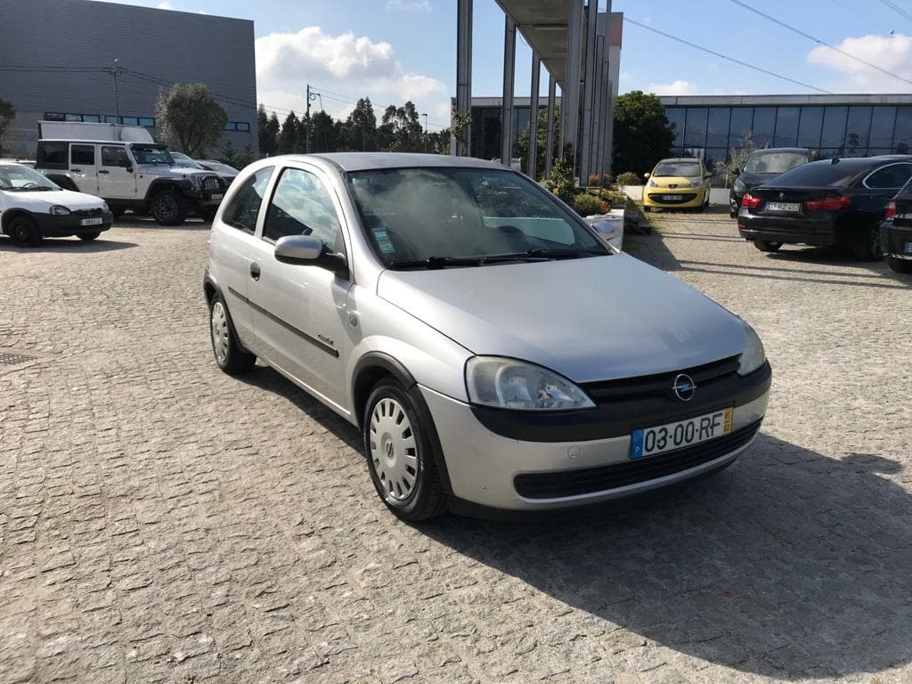 Opel Corsa C 1.2 · Ano 2001