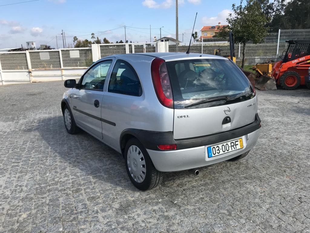 Opel Corsa C 1.2 · Ano 2001 — image 4