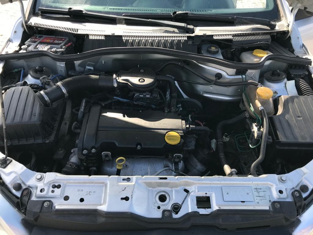 Opel Corsa C 1.2 · Ano 2001 — image 8