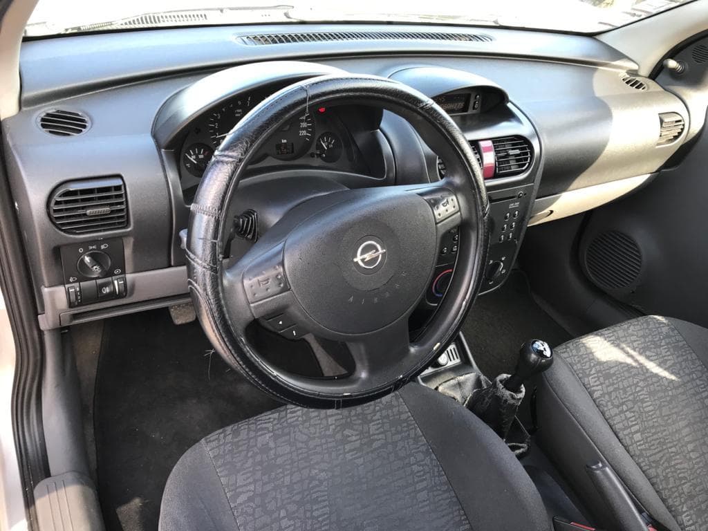 Opel Corsa C 1.2 · Ano 2001 — image 16