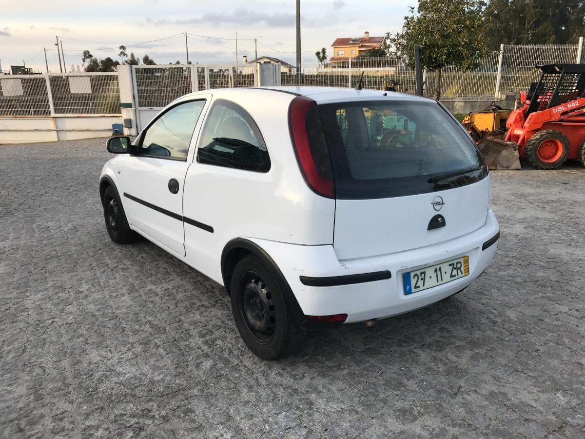 Opel Corsa 1.3 CDTI · Ano 2005 — imagem 4