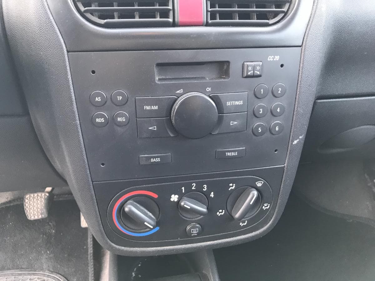 Opel Corsa 1.3 CDTI · Ano 2005 — imagem 17