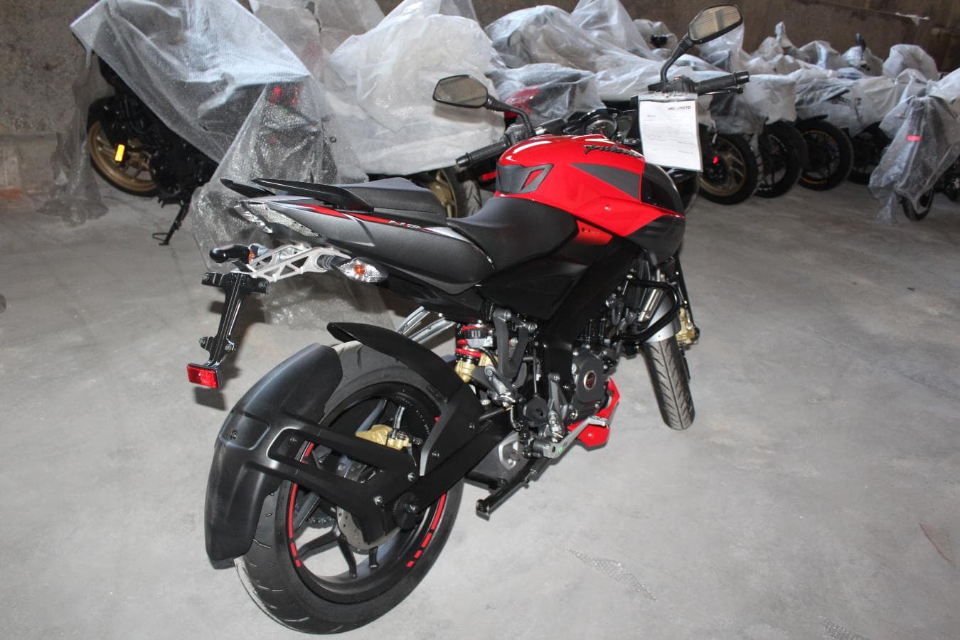 Bajaj Pulsar NS 200 FI ABS — imagem 10
