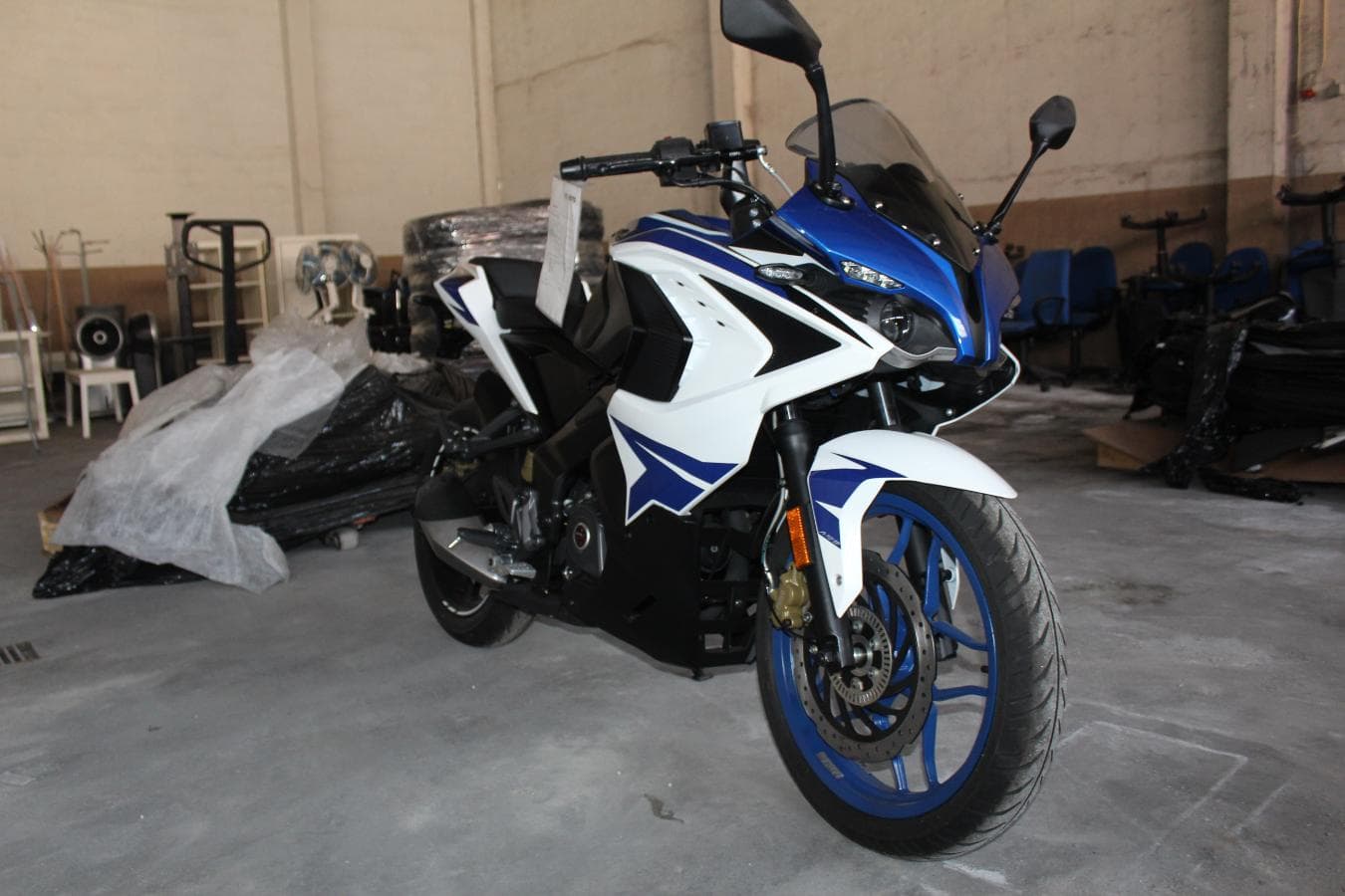 Bajaj Pulsar RS 200 FI ABS — imagen 2