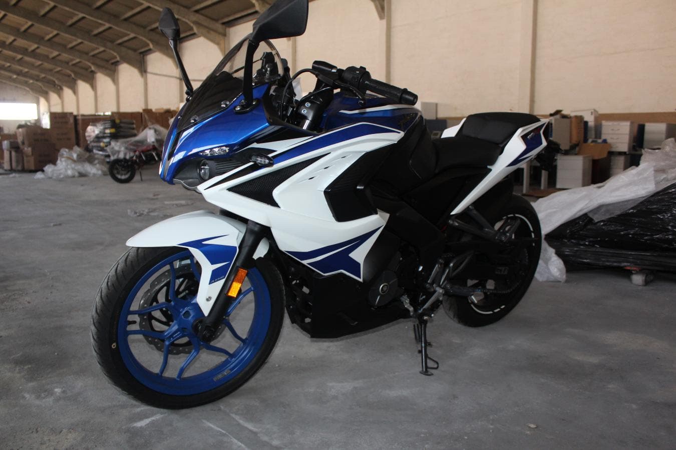 Bajaj Pulsar RS 200 FI ABS — imagen 3