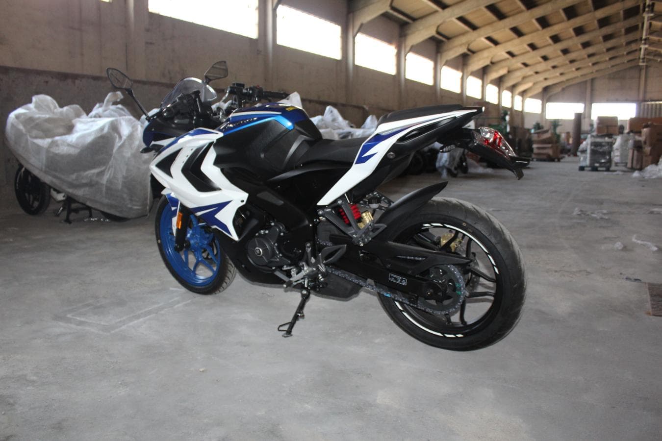 Bajaj Pulsar RS 200 FI ABS — imagen 6