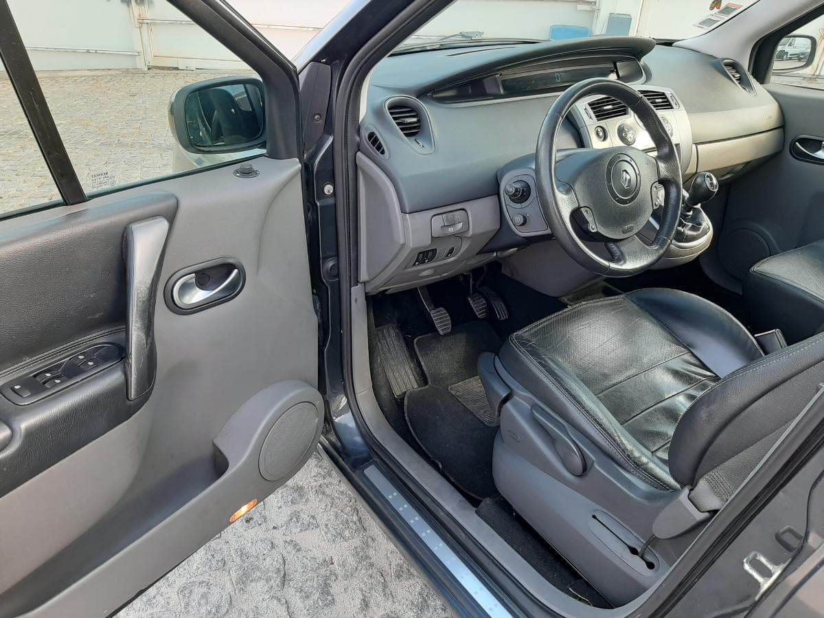 Renault Scénic 1.5 DCI · Ano 2006 — image 17