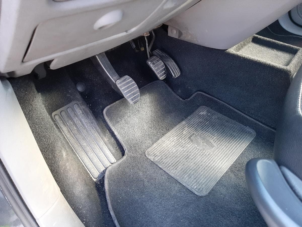 Renault Scénic 1.5 DCI · Ano 2006 — image 23