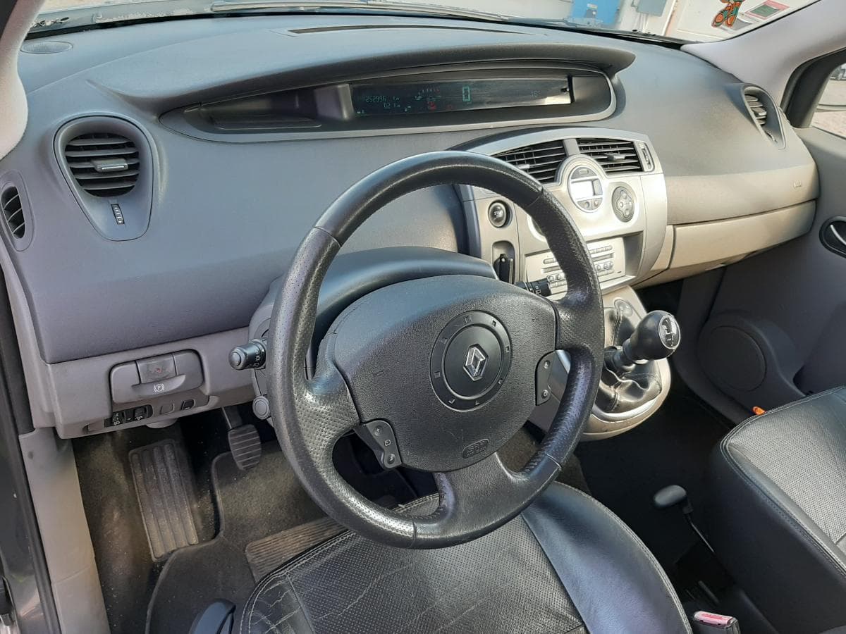 Renault Scénic 1.5 DCI · Ano 2006 — image 19
