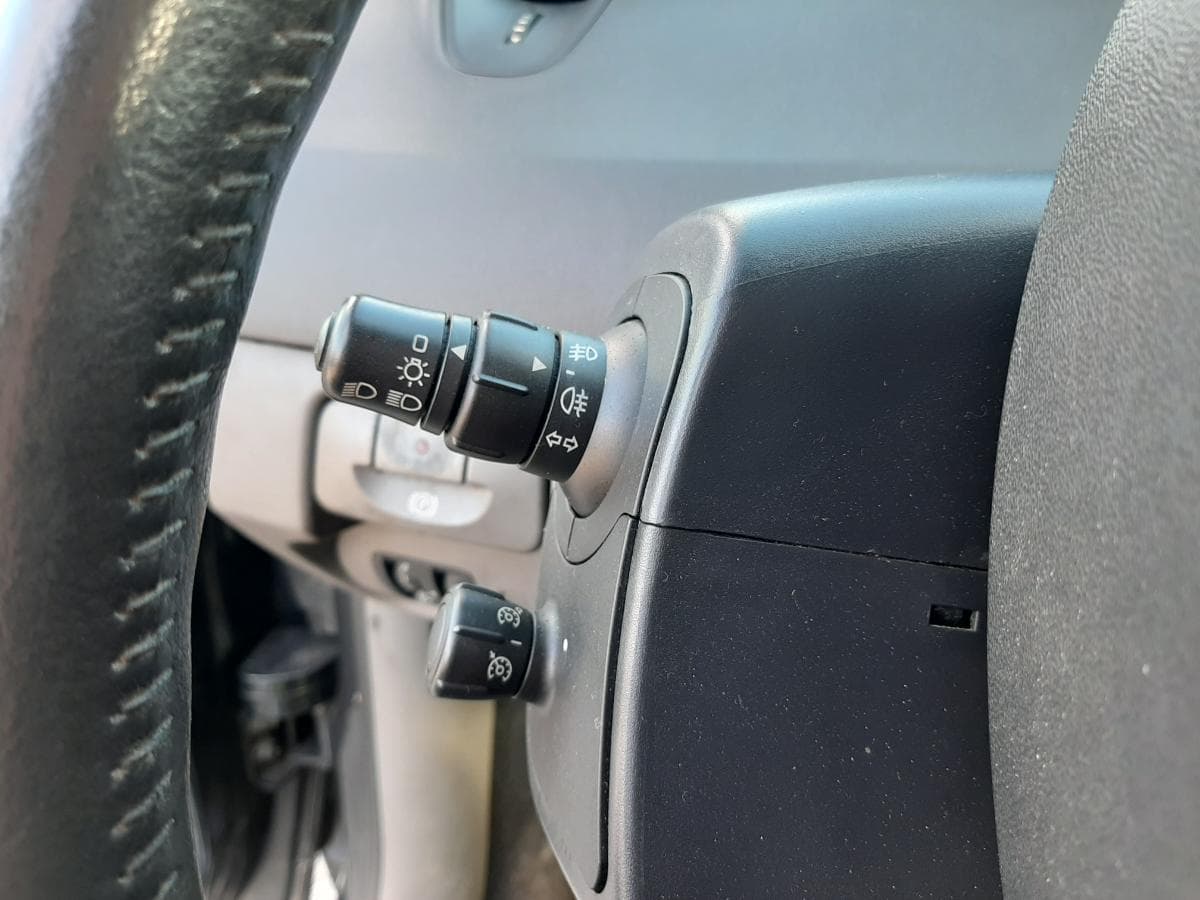 Renault Scénic 1.5 DCI · Ano 2006 — image 24