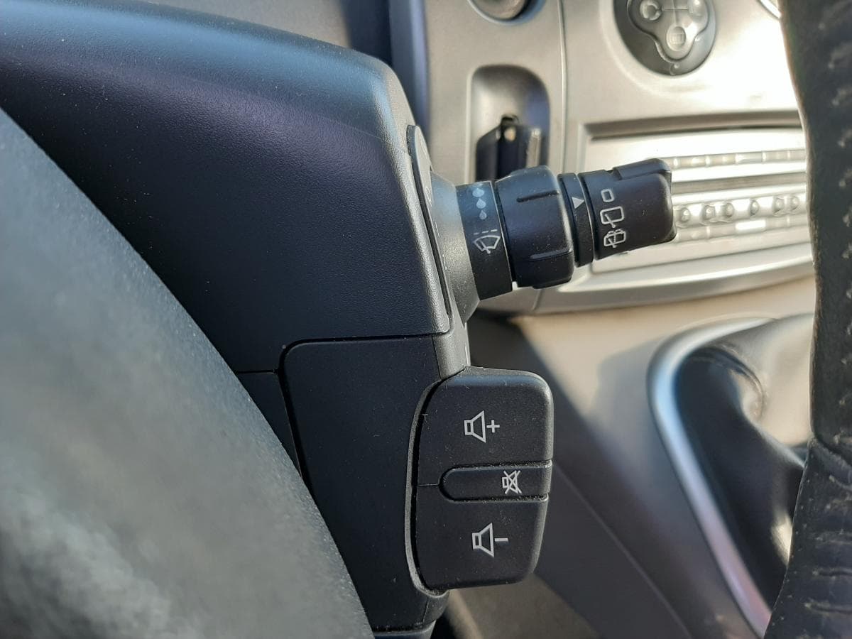 Renault Scénic 1.5 DCI · Ano 2006 — image 25