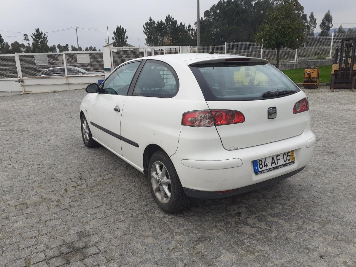 Seat Ibiza 1.4 TDI · Ano 2005 — image 4