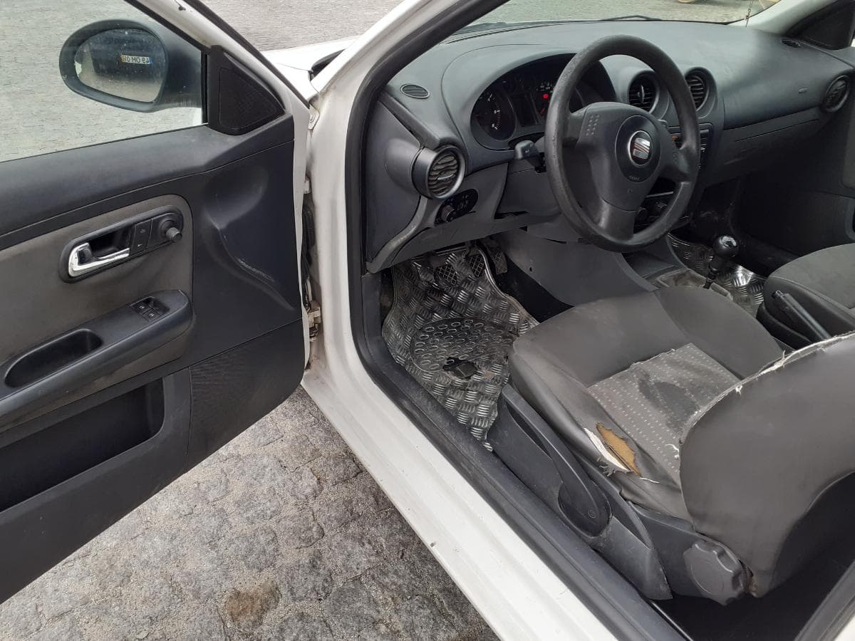 Seat Ibiza 1.4 TDI · Ano 2005 — image 21