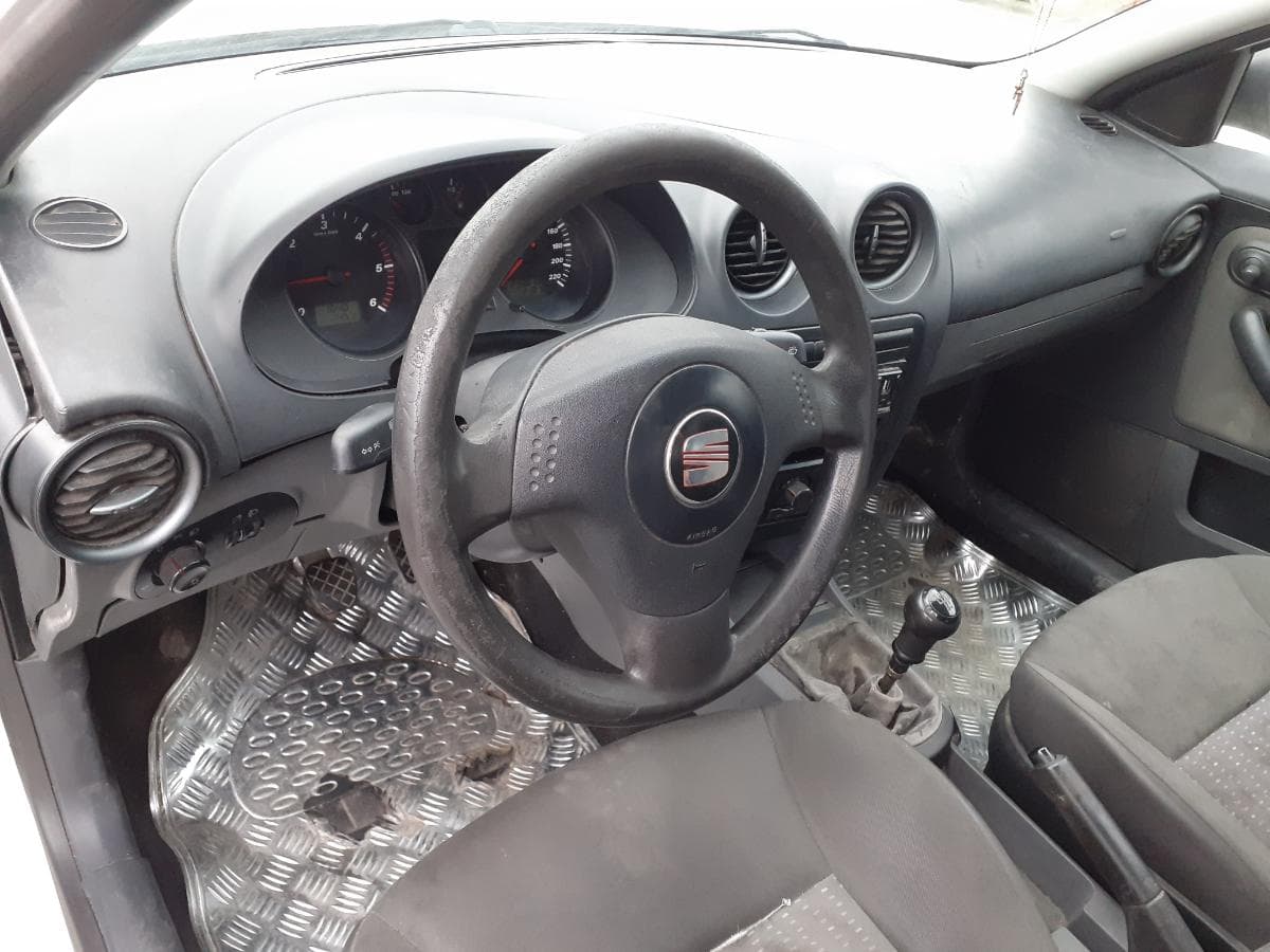 Seat Ibiza 1.4 TDI · Ano 2005 — image 22
