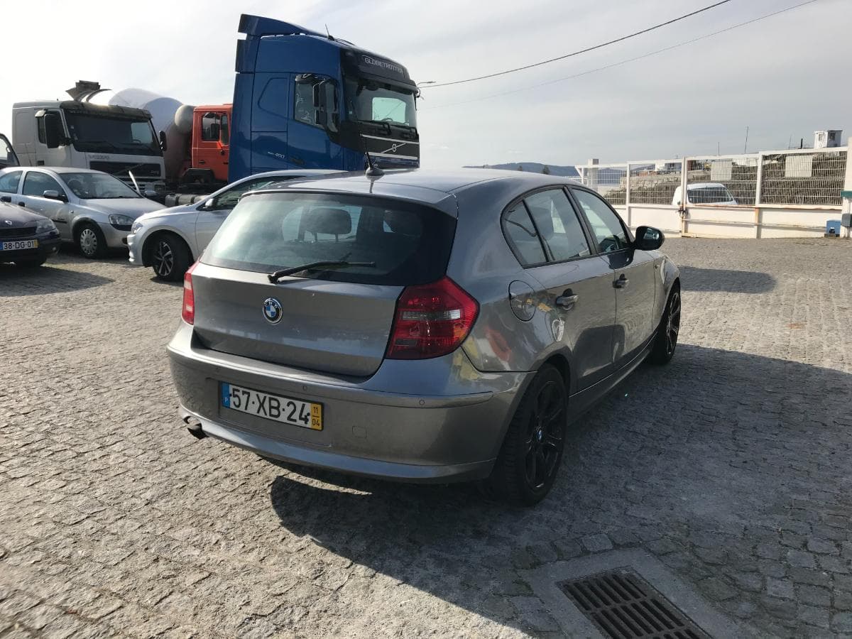 BMW 116D · Ano 2011 — image 4