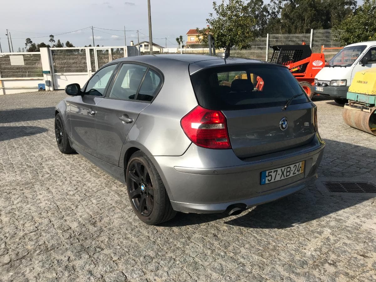 BMW 116D · Ano 2011 — image 6