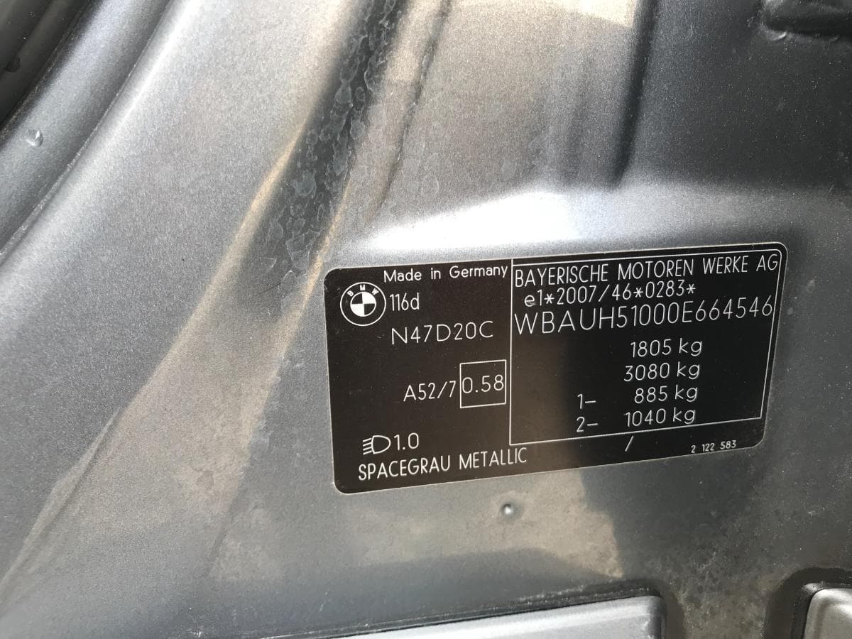BMW 116D · Ano 2011 — image 10
