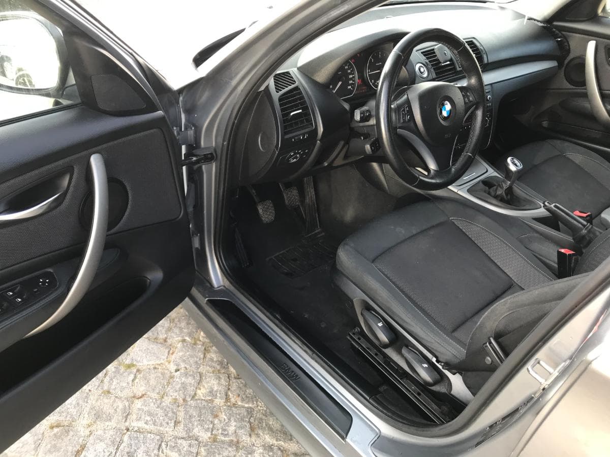 BMW 116D · Ano 2011 — image 18