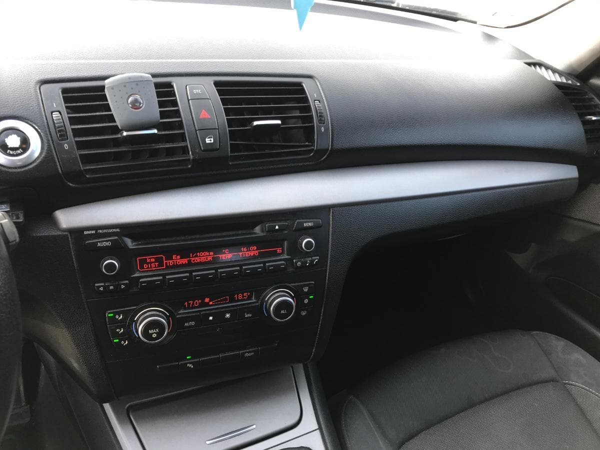 BMW 116D · Ano 2011 — image 21