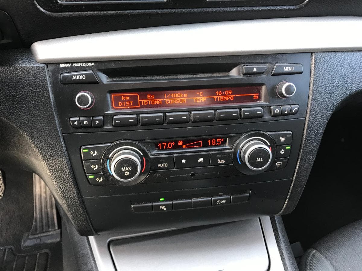 BMW 116D · Ano 2011 — image 24