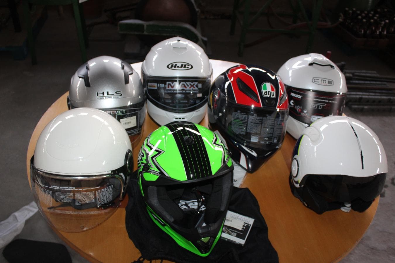 Stock de Capacetes e Roupa — imagen 3