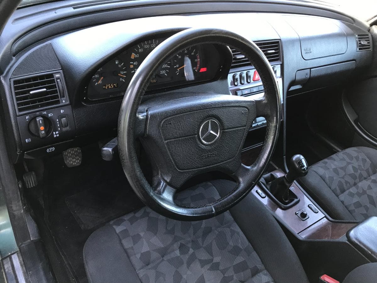 Mercedes-Benz C220 CDI · Ano 1999 — image 17