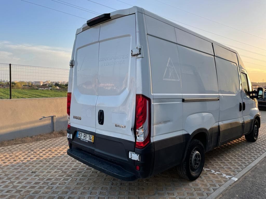Iveco Daily 35-130 · Ano 2016 — imagen 6