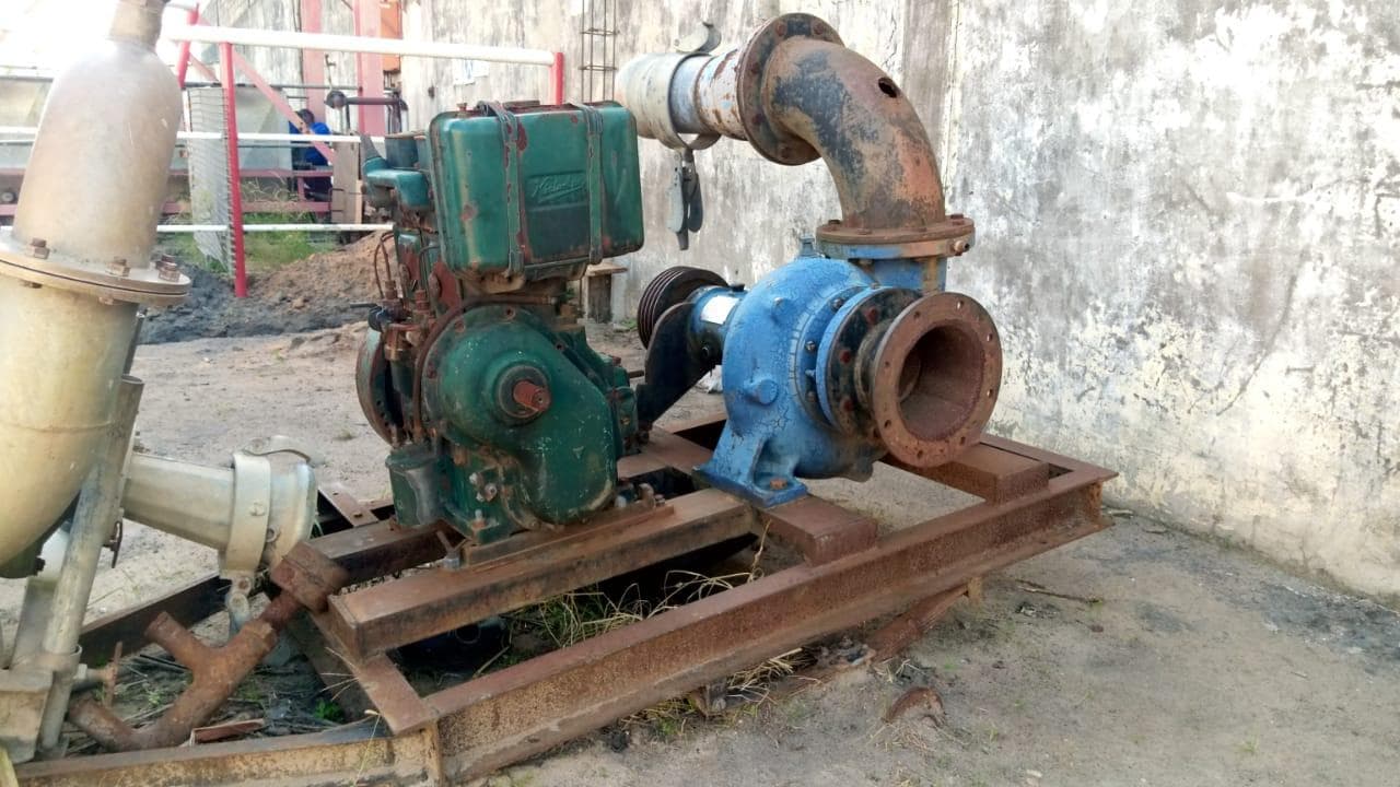 Pompe à eau ·