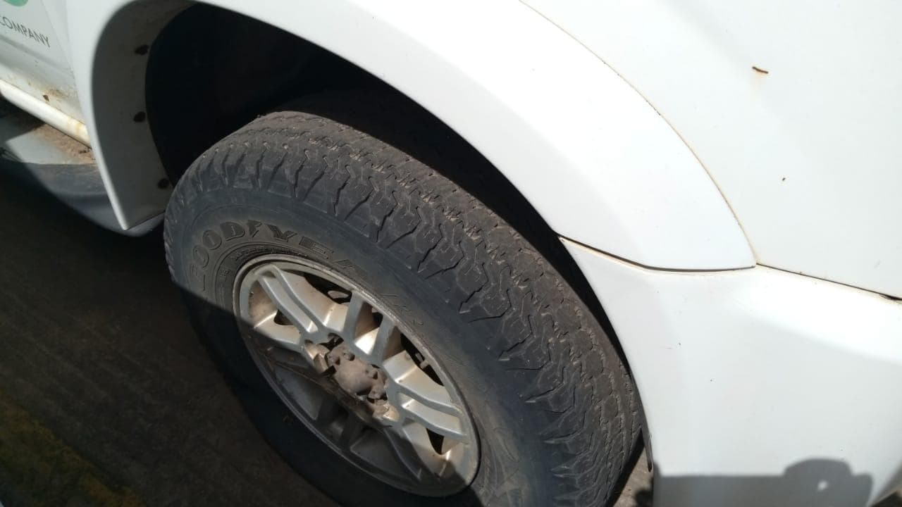 Isuzu KB300 · — image 2