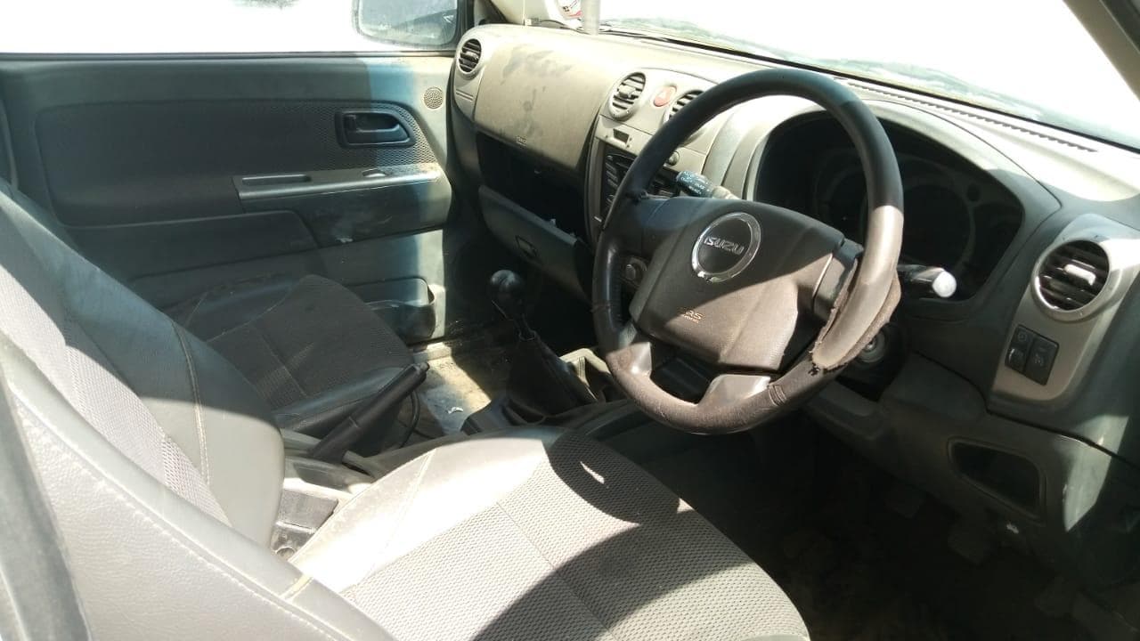 Isuzu KB300 · — image 3