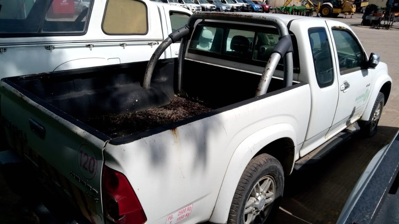 Isuzu KB300 · — image 5
