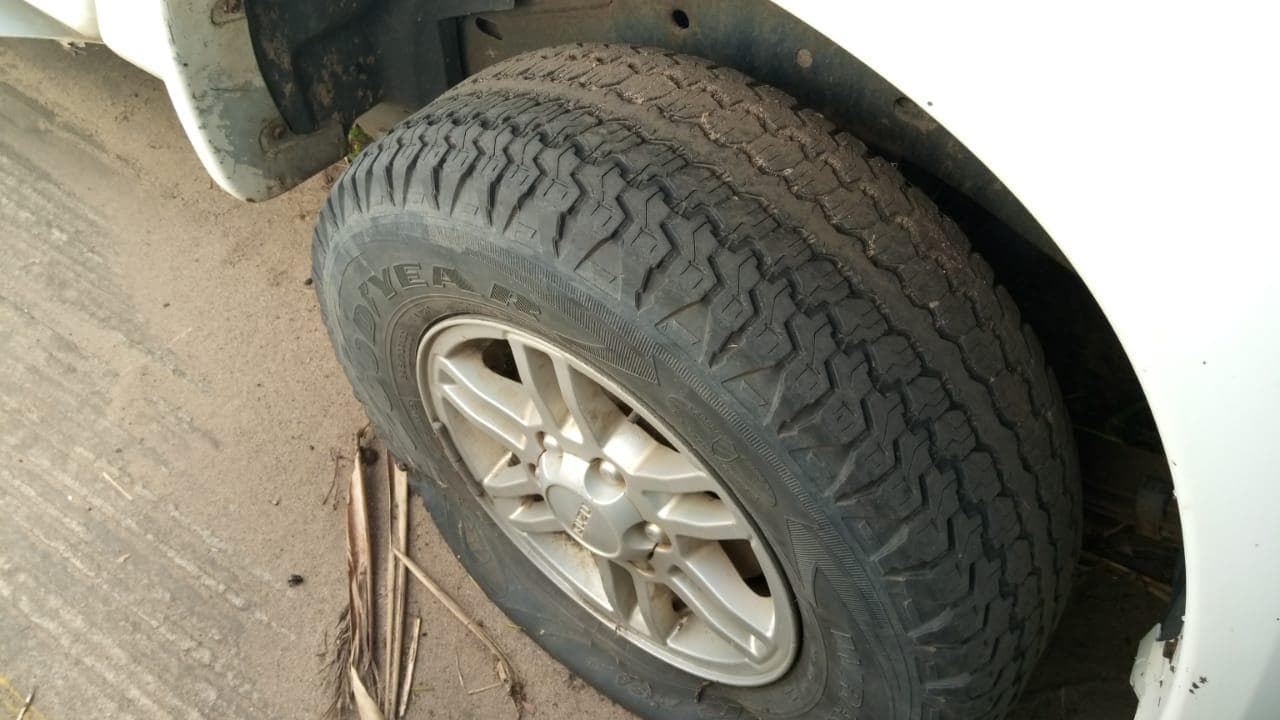 Isuzu KB300 · — image 7