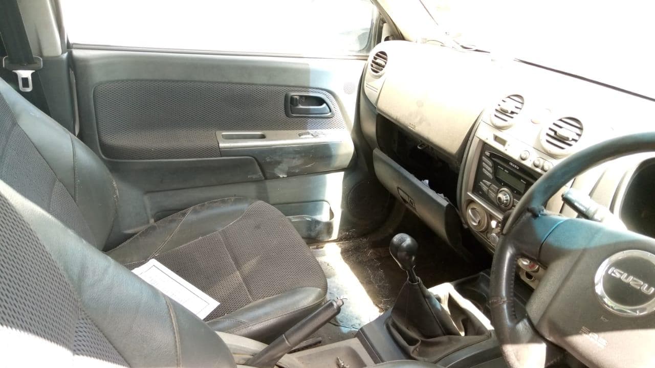 Isuzu KB300 · — image 8