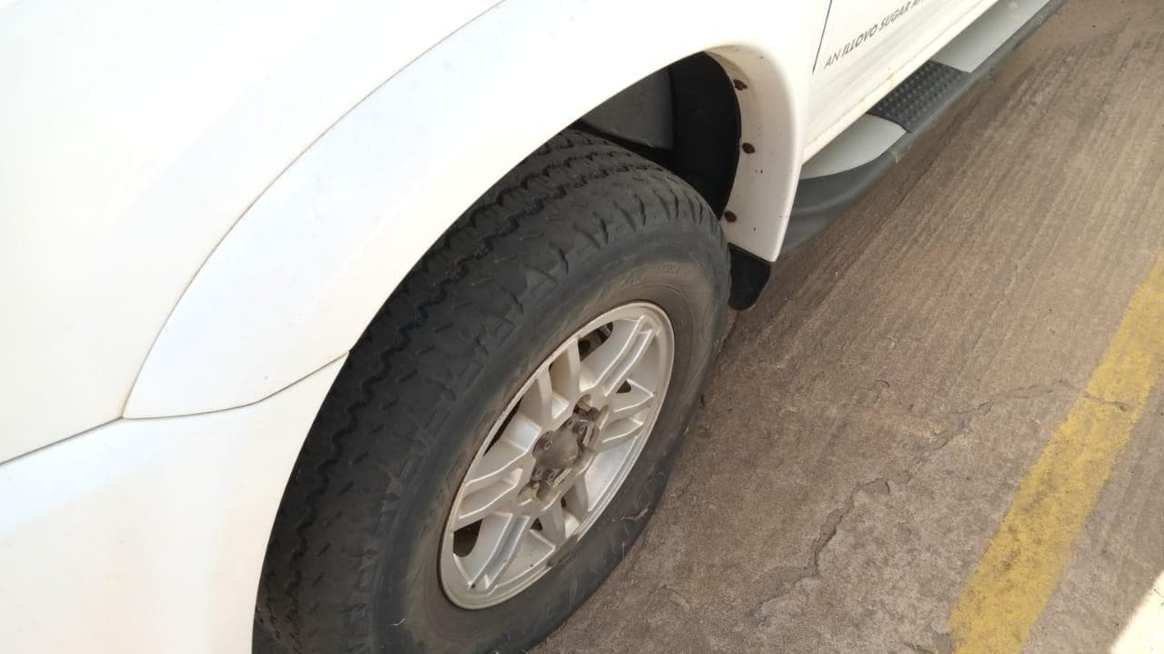 Isuzu KB300 · — image 11