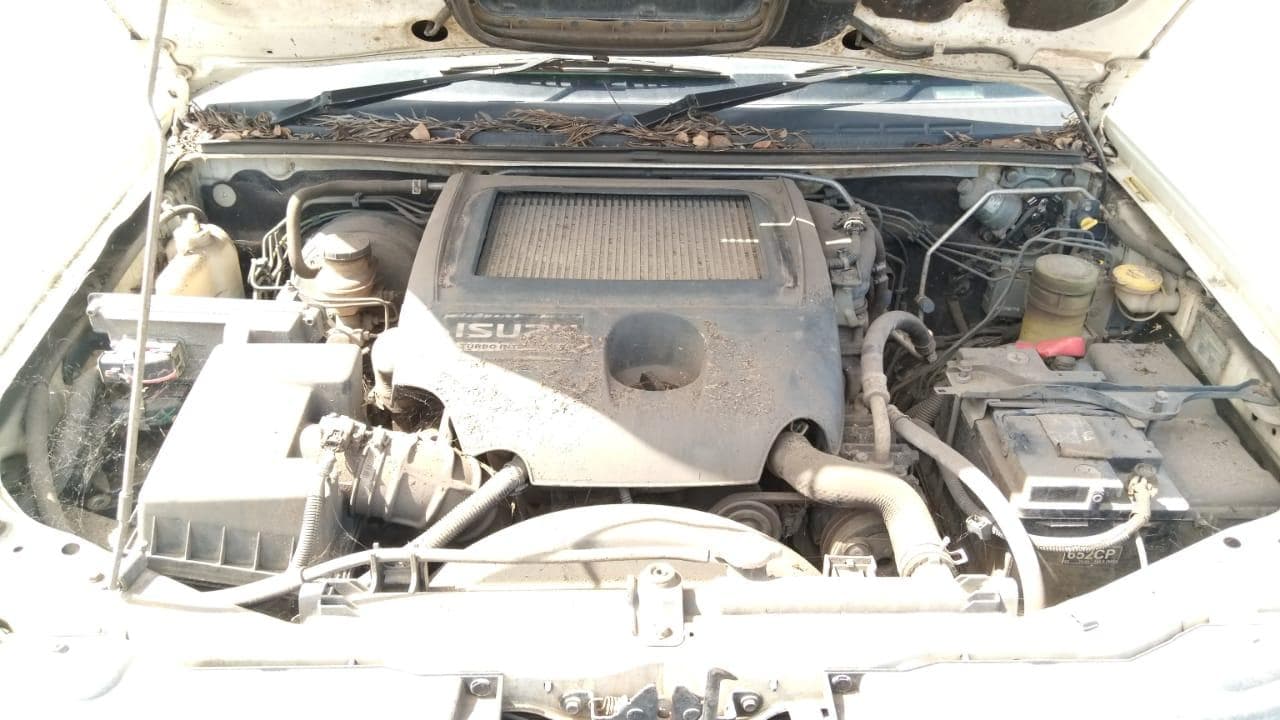 Isuzu KB300 · — image 13