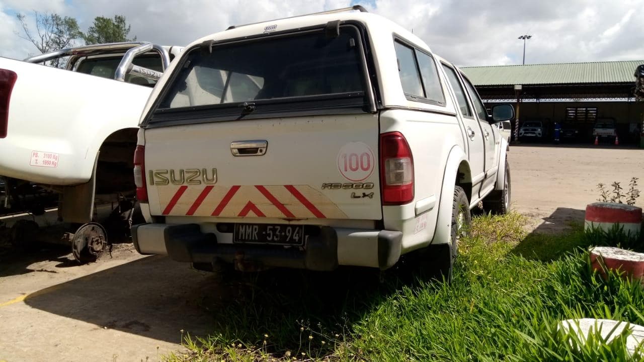 Isuzu KB300 · — imagem 7