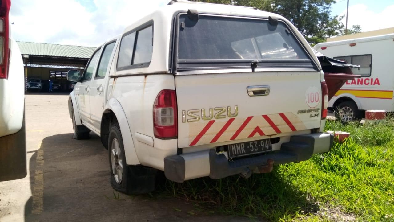 Isuzu KB300 · — imagem 10