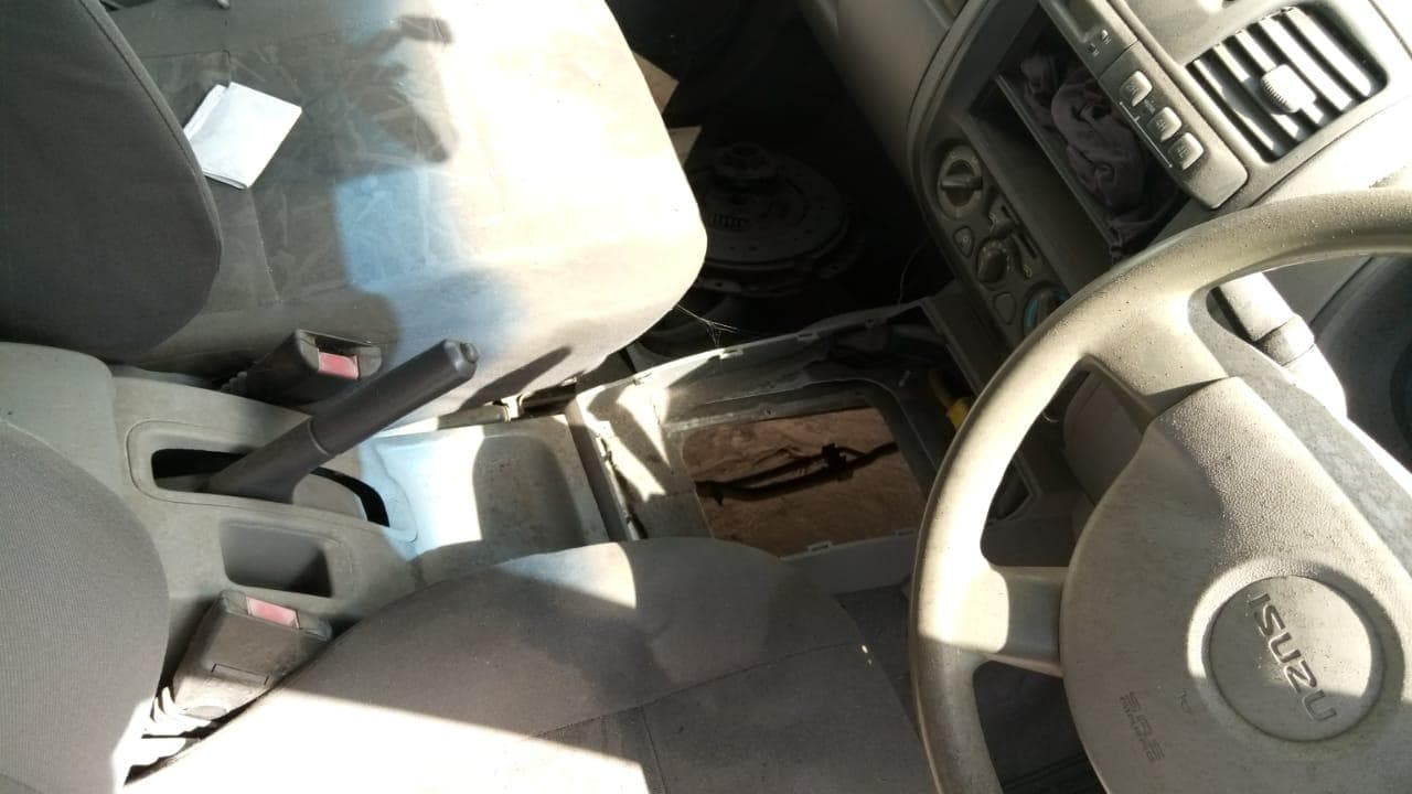 Isuzu KB300 · — imagem 9